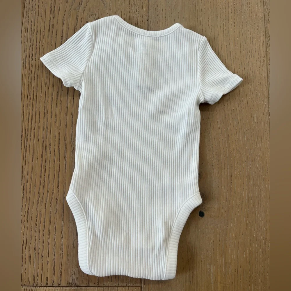 Baby Gap 0-3 month Onsie short sleeve branan bear Tan Stripe Blue Ribbed Neutral